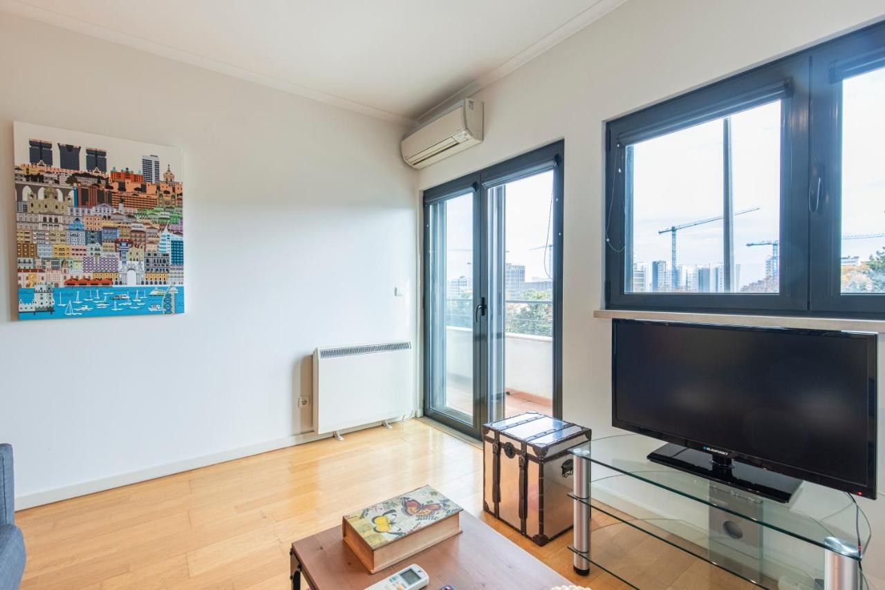 Fancy Apartment W/Metro At Doorstep By Lovelystay リスボン エクステリア 写真